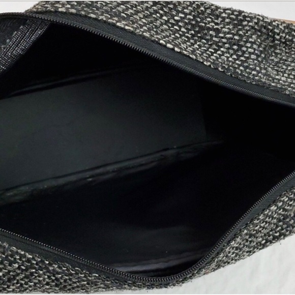 Oscar de la Renta side bag - Picture 7 of 8